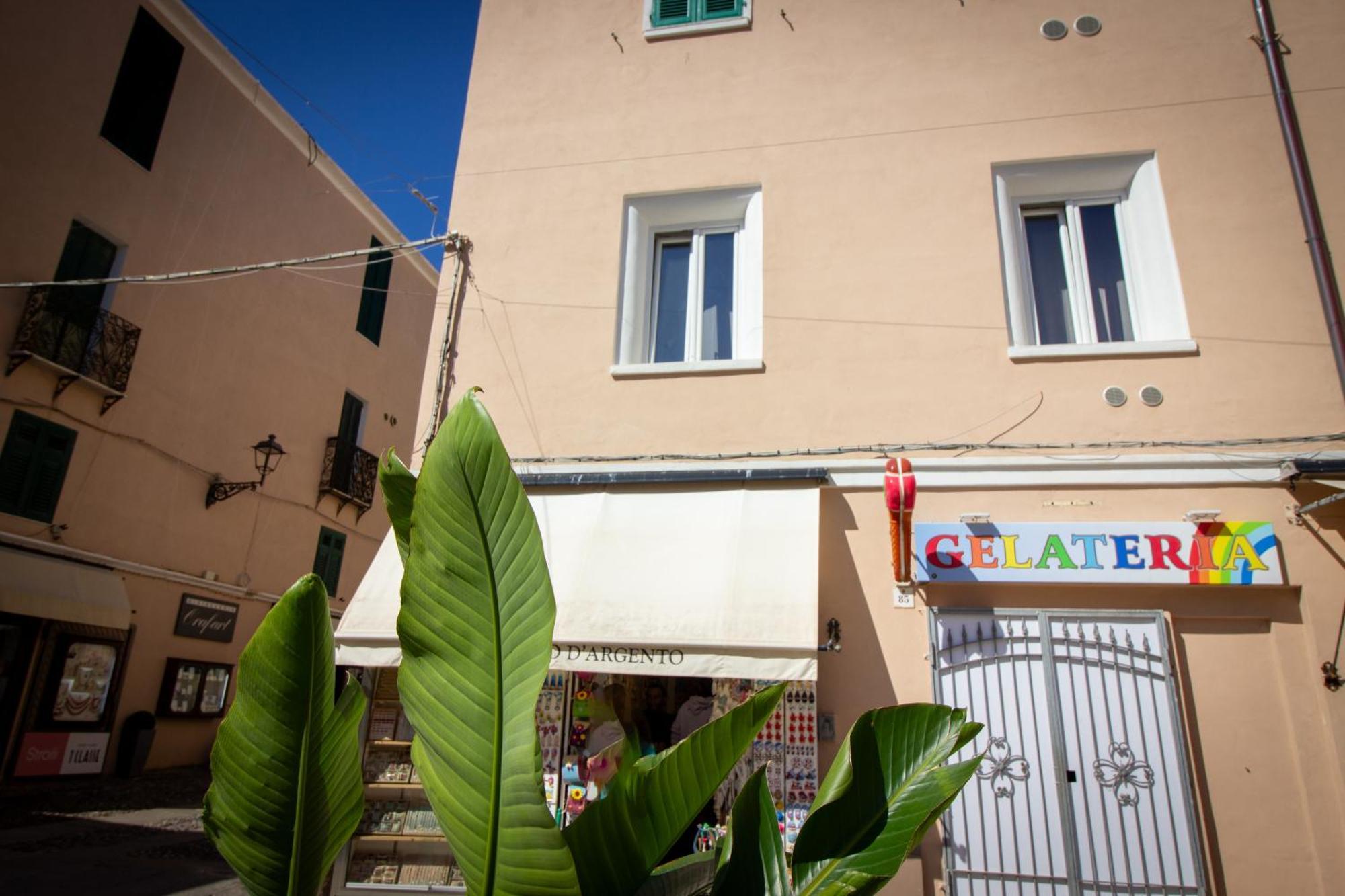 Alghero Appartamento In Centro Casa Ferret Luaran gambar